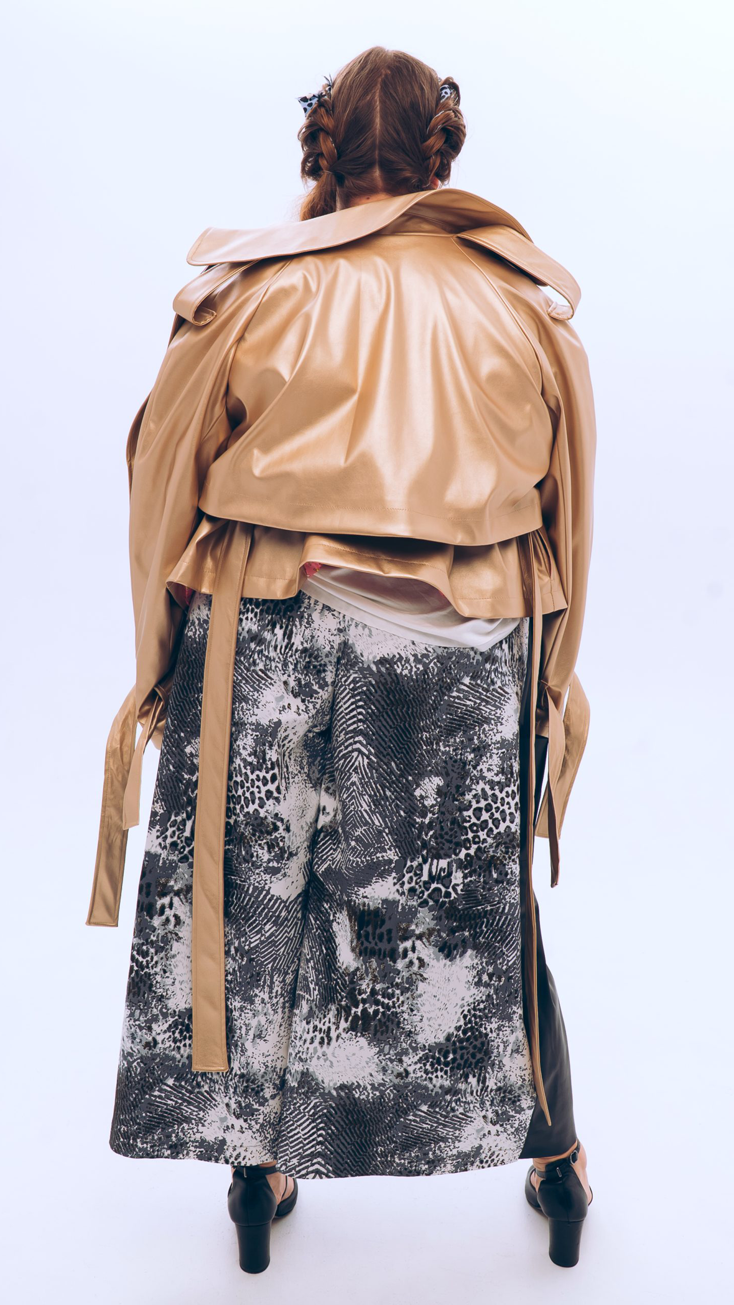 Contrast front/back trousers