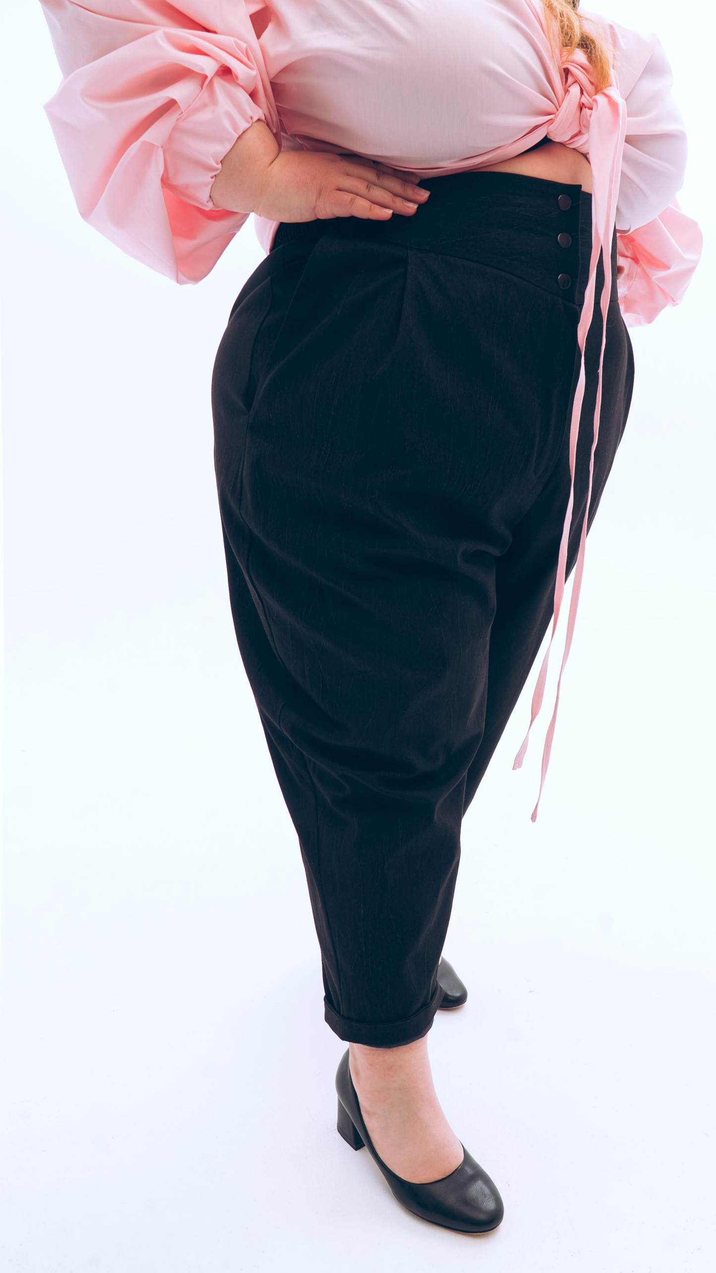 Slouchy trousers with the yoke